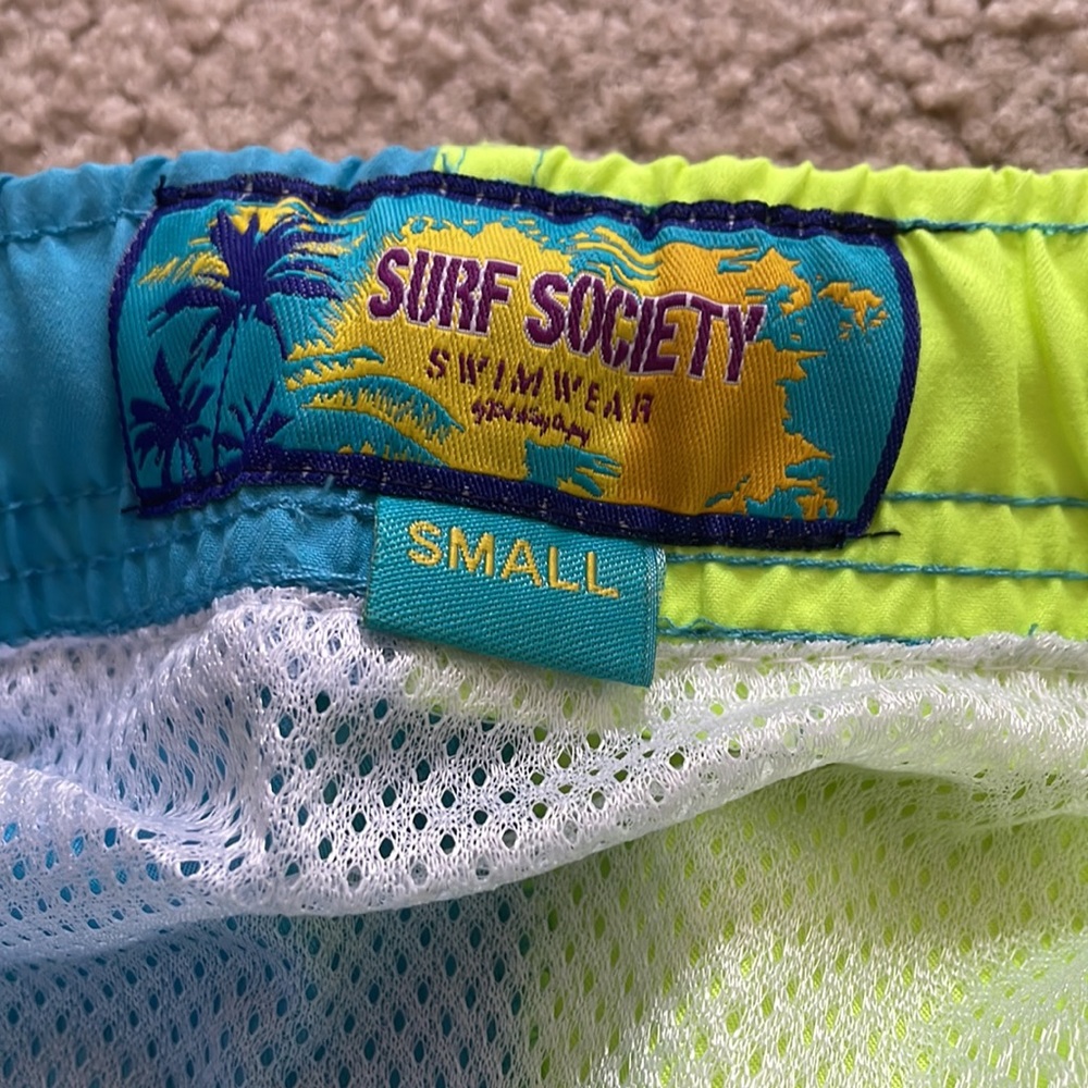๐๏ธ NWT - Boys swim shorts - Picture 4 of 8